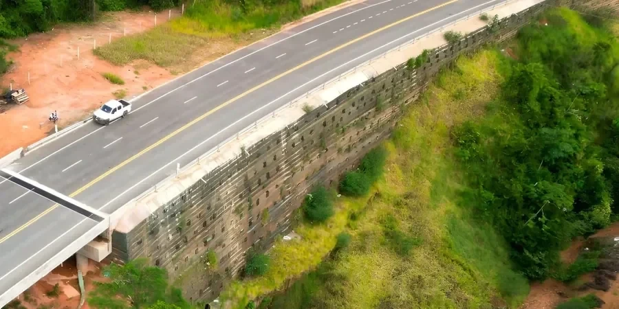 Illustrative image of MSE (Mechanically Stabilized Earth) wall design in Birmingham